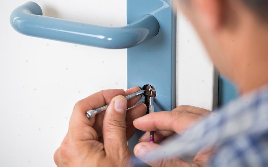 haut professionnalisme serrurier prix Courbevoie